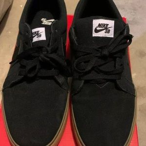 Nike SB Canvas Satire Low Sz14 Blk/Gum PreOwned